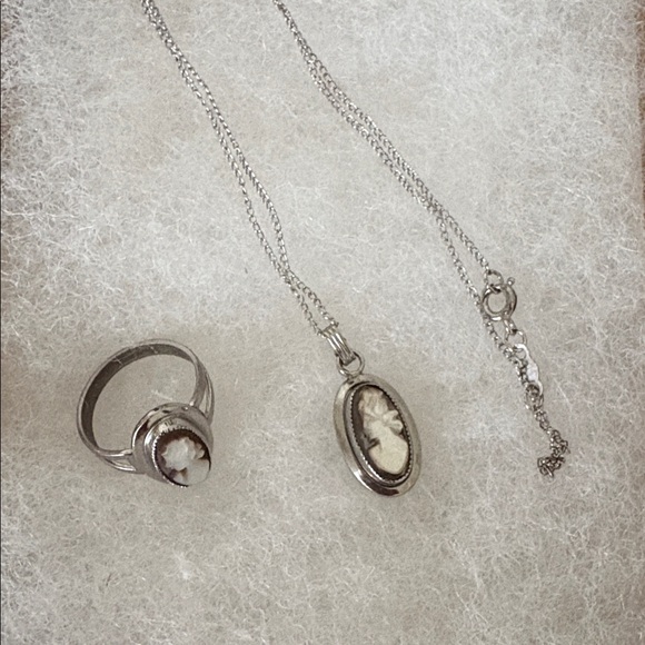 Vintage Sarah Coventry Sterling Silver Cameo Ring & Pendant Necklace Set - Picture 2 of 4